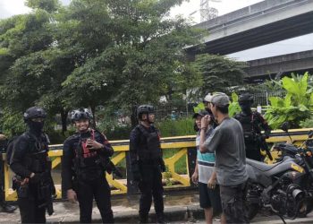 Brimob Polda Metro Jaya Laksanakan Antisipasi Tawuran di Cipinang Besar Selatan, Jakarta Timur