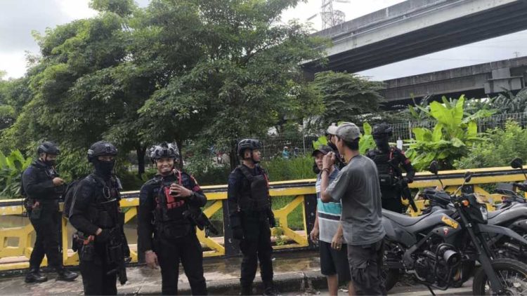 Brimob Polda Metro Jaya Laksanakan Antisipasi Tawuran di Cipinang Besar Selatan, Jakarta Timur