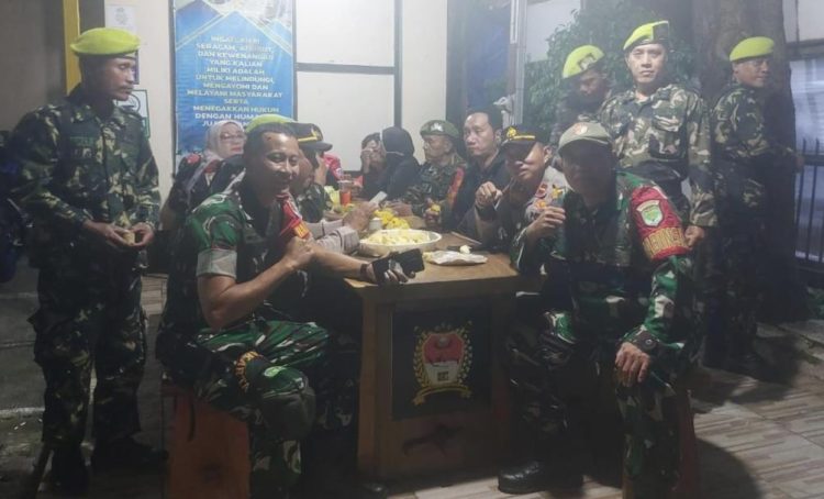 Koramil 05/Kramatjati-Makasar Gelar Patroli/Siskamling Keliling, Wujudkan Malam Libur Aman dan Kondusif