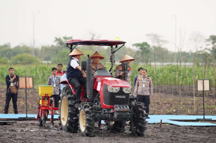 Polri Targetkan Tanam Jagung 1 Juta Hektare, Kapolri Pimpin Tanam Raya di Ogan Ilir