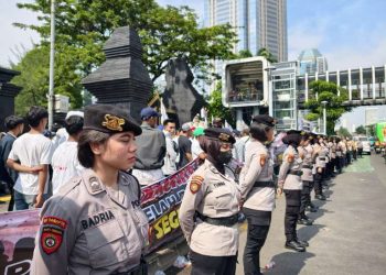 Polwan Hadir Mengawal Aksi Tani Merdeka Agar Penyampaian Aspirasi Berjalan Tertib