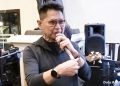 Musisi Legendaris Obbie Messakh Membawakan Lagu “Kisah Kasih di Sekolah” di Nostalgia Emas