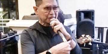 Musisi Legendaris Obbie Messakh Membawakan Lagu “Kisah Kasih di Sekolah” di Nostalgia Emas