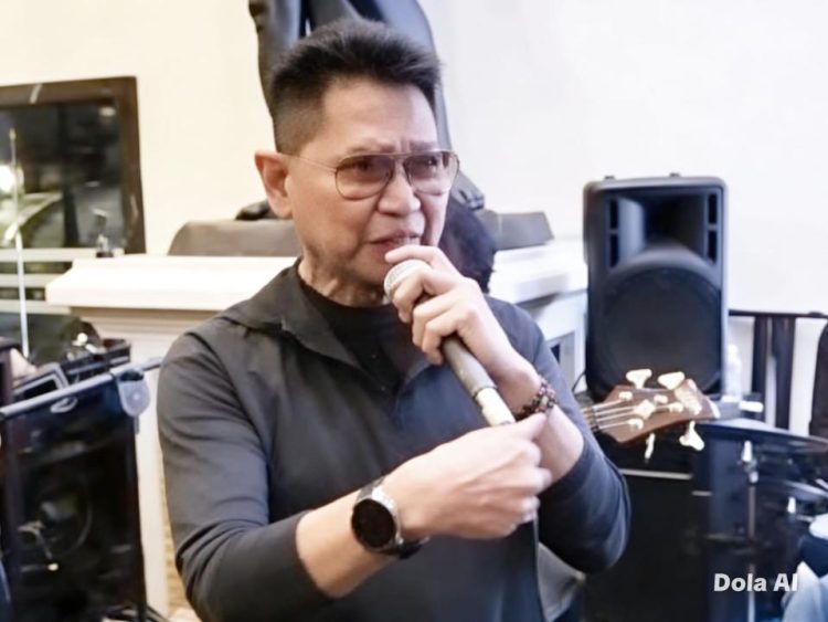 Musisi Legendaris Obbie Messakh Membawakan Lagu “Kisah Kasih di Sekolah” di Nostalgia Emas